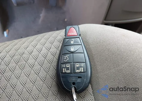 2008 Chrysler Town & Country Touring из США, поврежденный, VIN 2A8HR54P68R121543